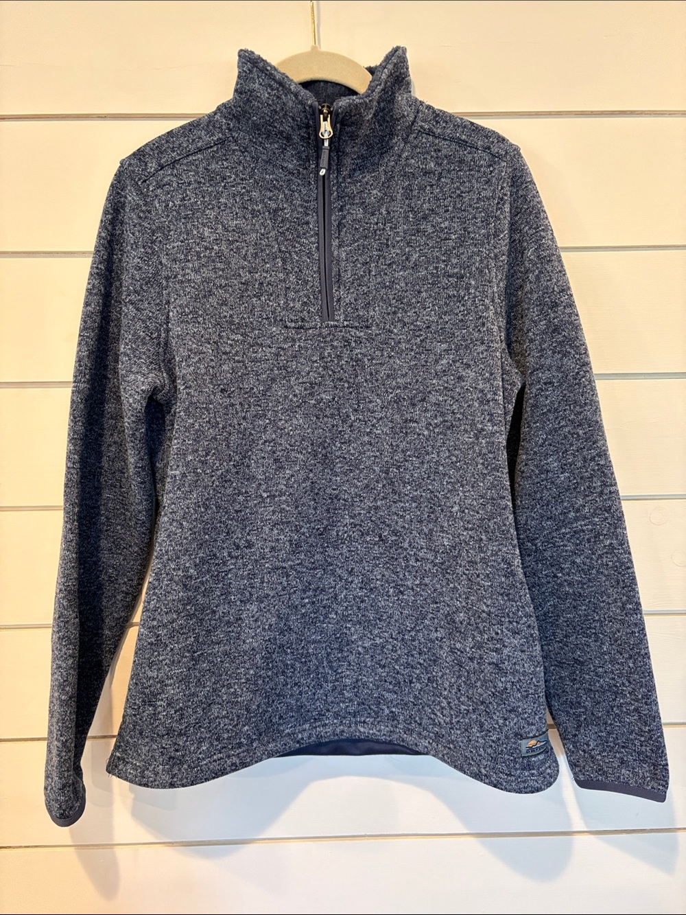 Or is Women’s Navy Quarter-Zip Heathered Pullover Sweater